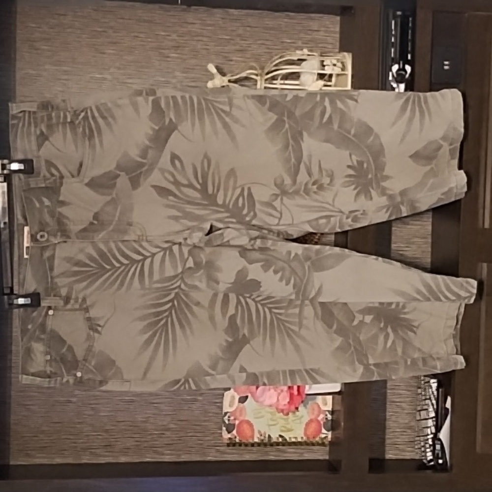 Faded Glory Capri Pant Army Green Tropical Print Size 16 Casual